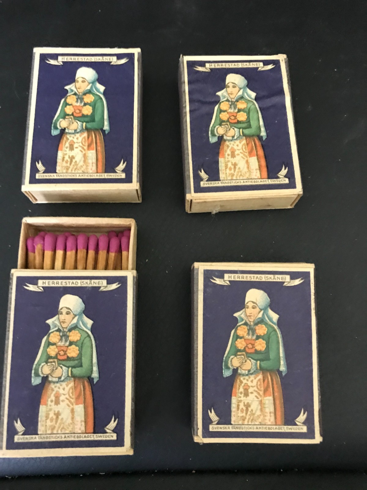 Set of 4 Cardboard Matchboxes with a Pattern of Dutch Girls – H aga