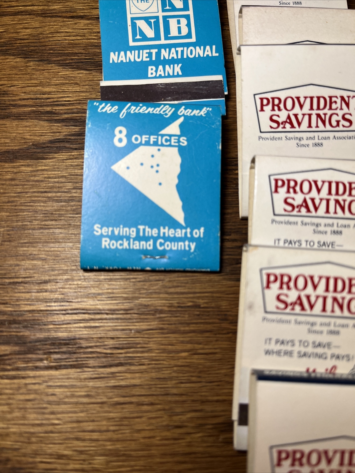 VINTAGE ADVERTISING BOOK MATCHES 29 TOTAL and Original cardboard box for ￼