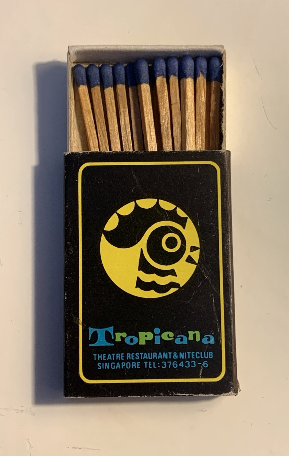 Singapore ~ Nite Club ~ Restaurant Tropicana ~ Vintage Matchbox ~
