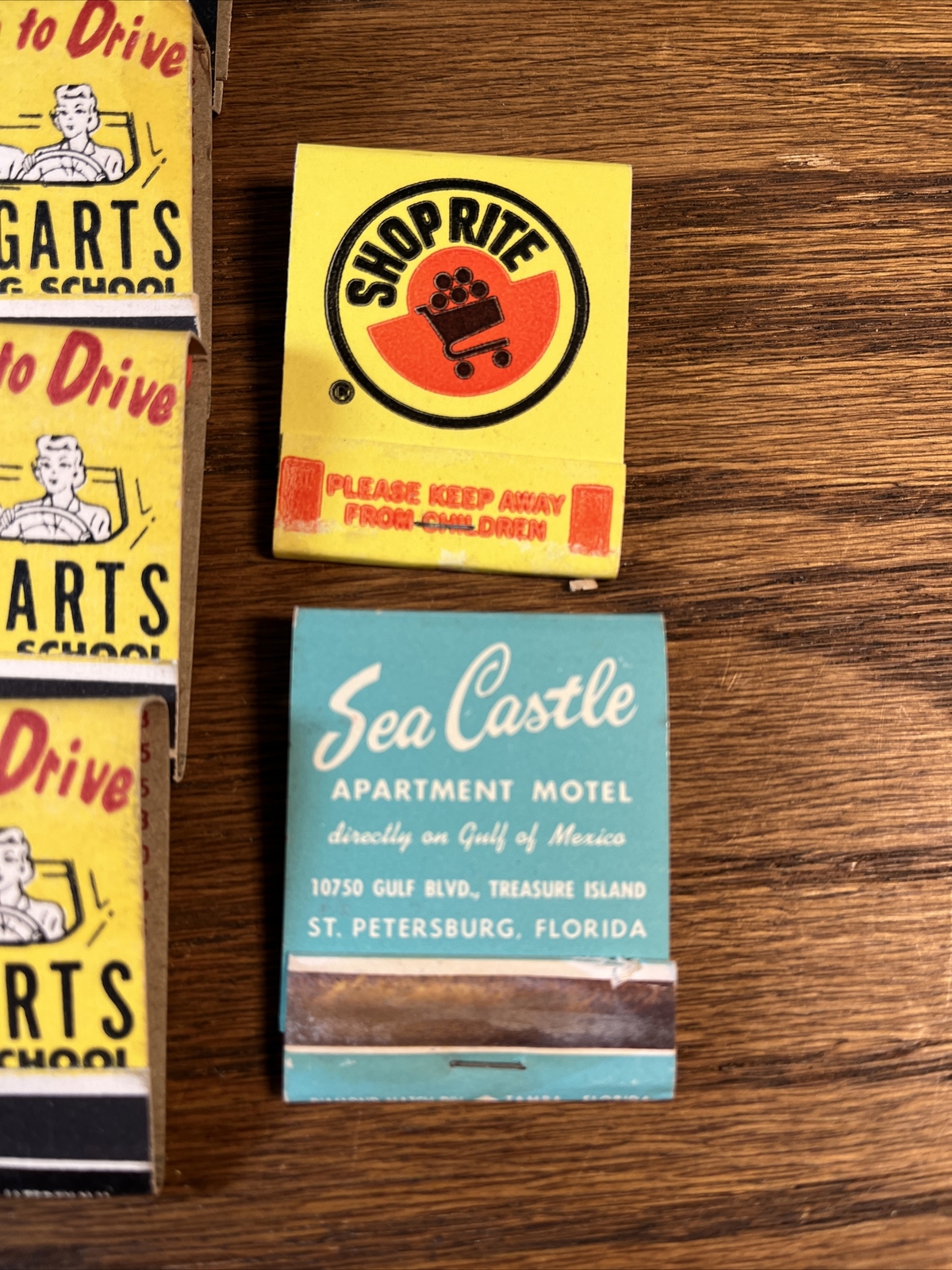 VINTAGE ADVERTISING BOOK MATCHES 29 TOTAL and Original cardboard box for ￼