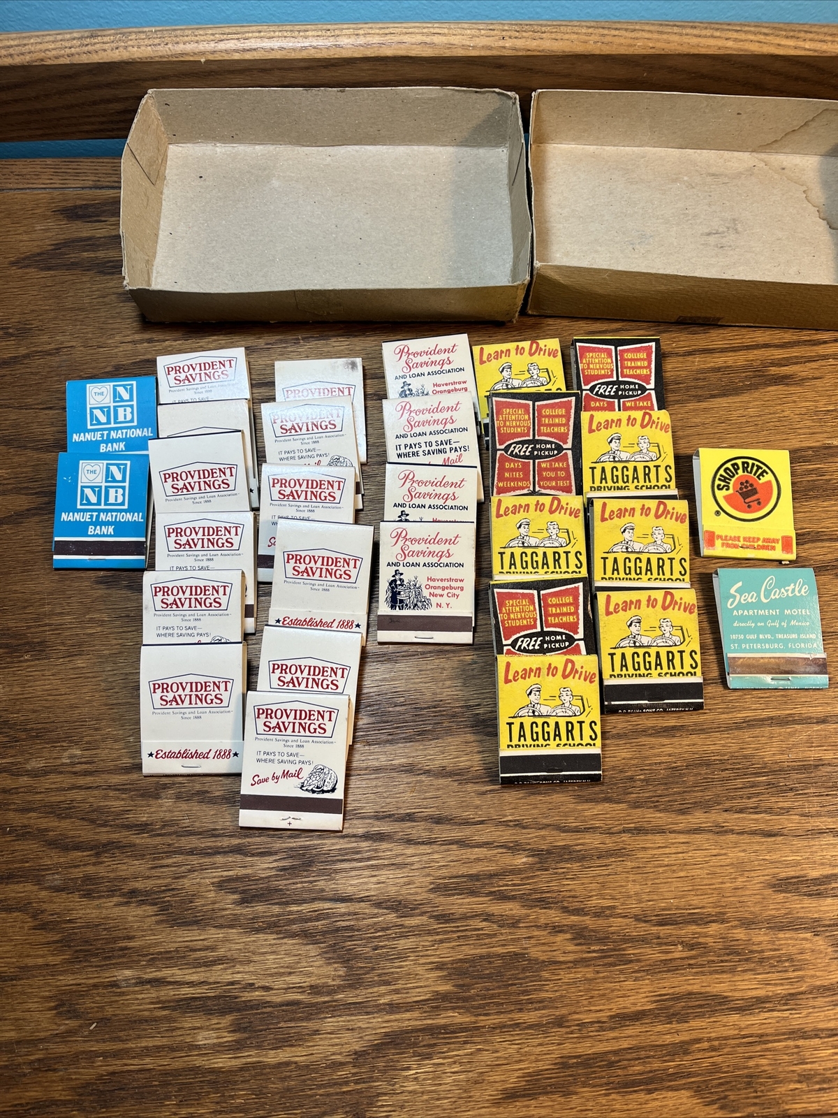 VINTAGE ADVERTISING BOOK MATCHES 29 TOTAL and Original cardboard box for ￼
