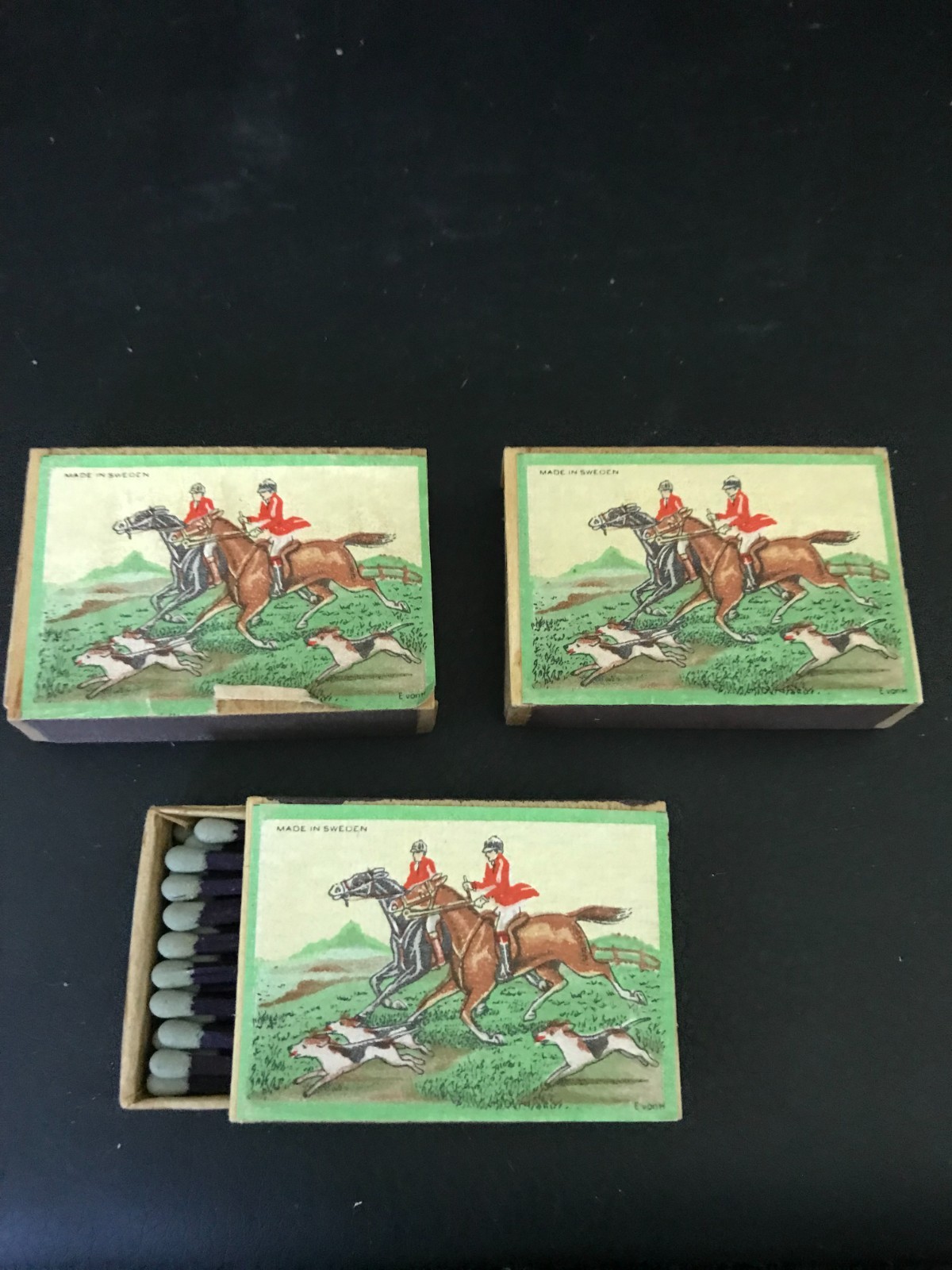 Set of 3 Cardboard Matchboxes with a Pattern of Hunting Horses – F aga