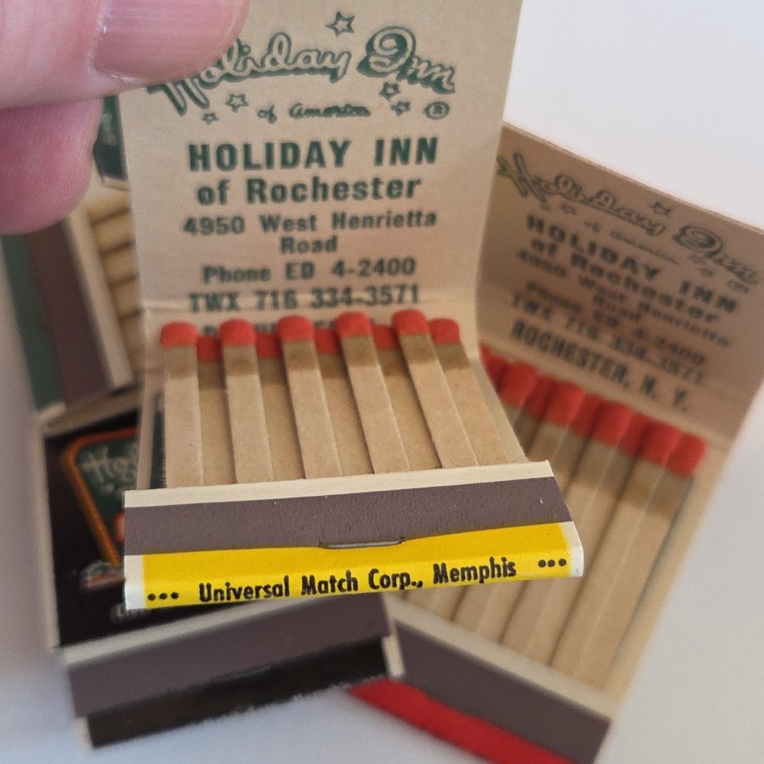 Vintage Matchbook Holiday Inn Hotel Lot (4) Green Yellow Red Black~ Unstuck NOS
