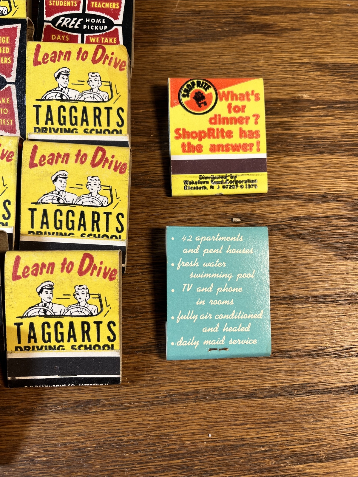 VINTAGE ADVERTISING BOOK MATCHES 29 TOTAL and Original cardboard box for ￼