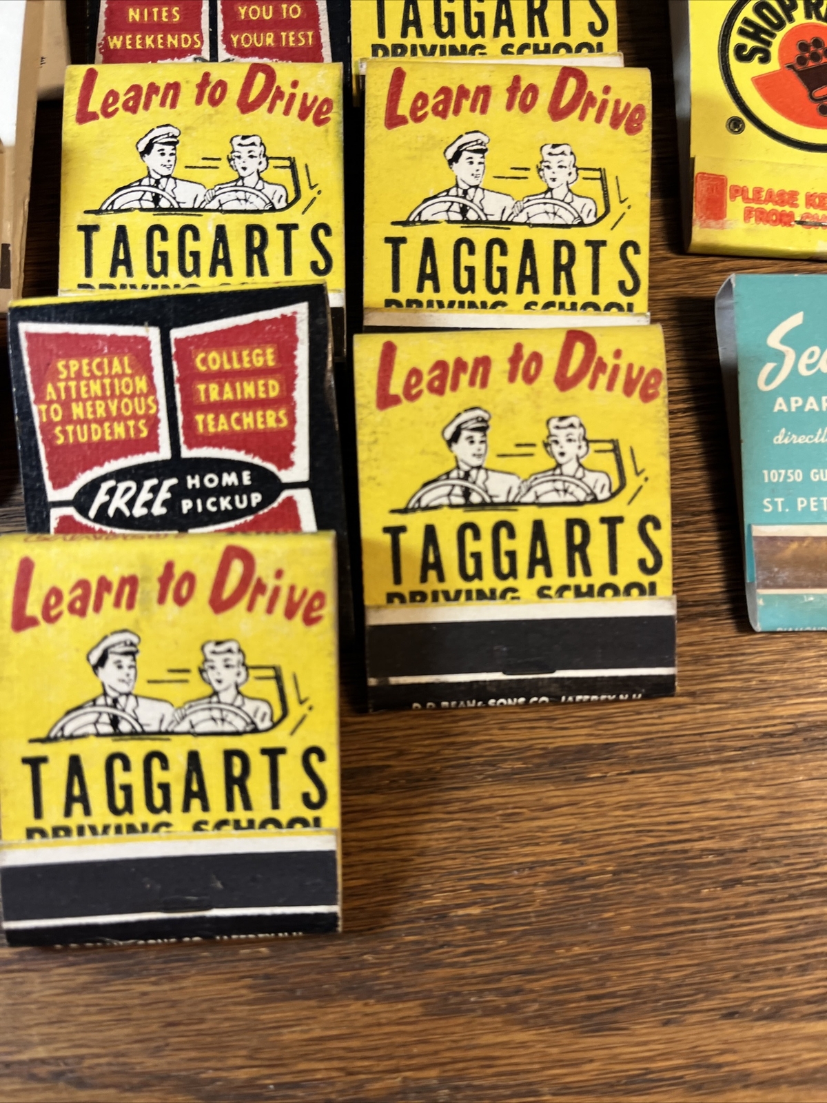 VINTAGE ADVERTISING BOOK MATCHES 29 TOTAL and Original cardboard box for ￼
